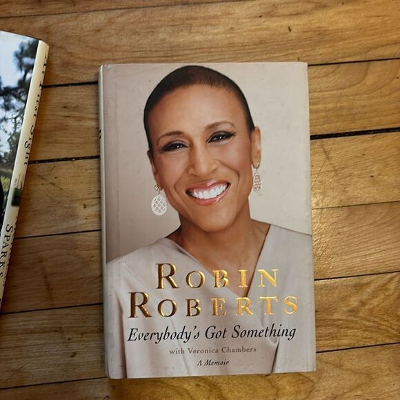 Bundle of 3 Hardcover Books- Robin Roberts, biography, mystery - Picture 6 of 7
